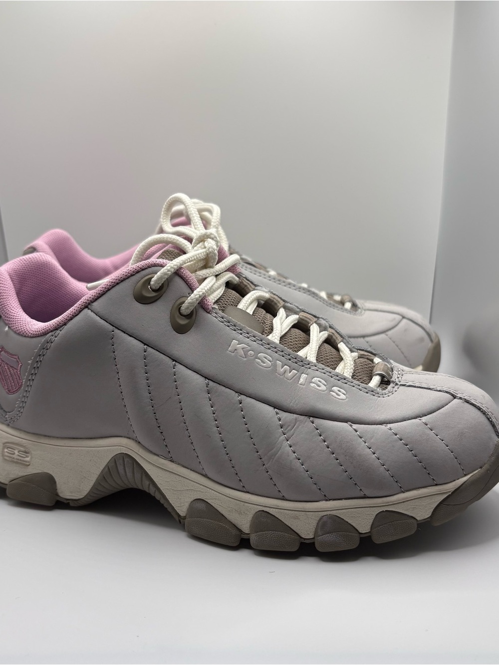 K-Swiss Women's Light Gray and Pink Lace-Up Sneakers ST329 CMF 6.5M Box Included - Picture 2 of 16